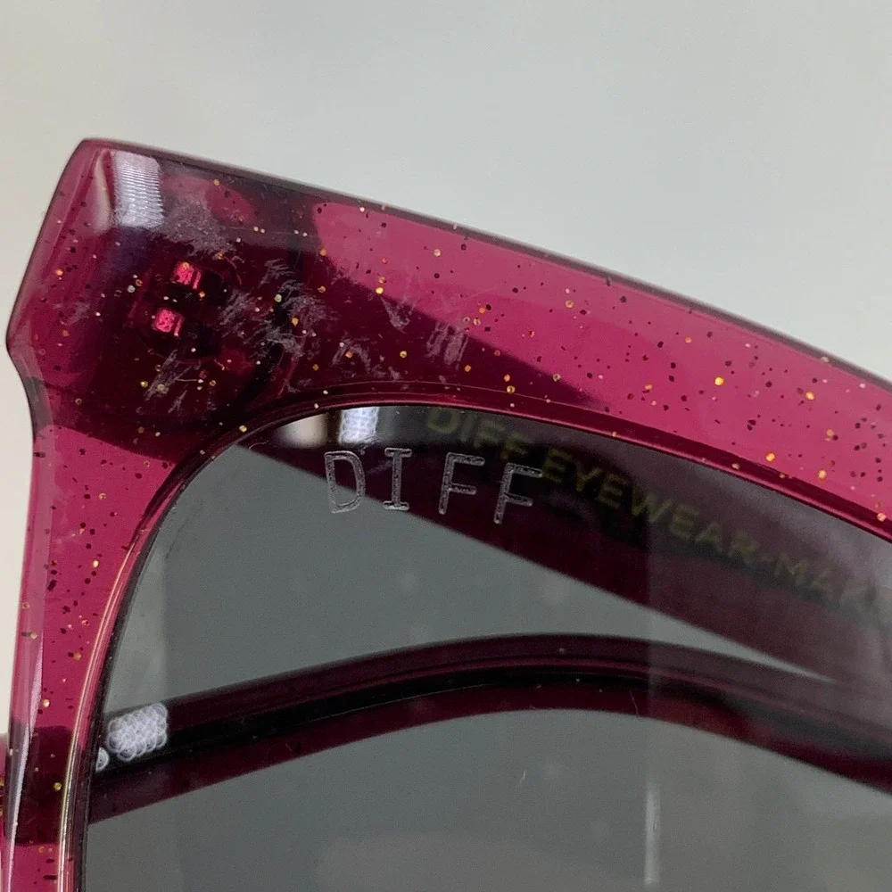 Diff Eyewear stylish women